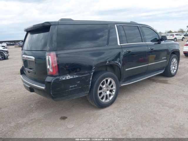 GMC Yukon Denali Image 8