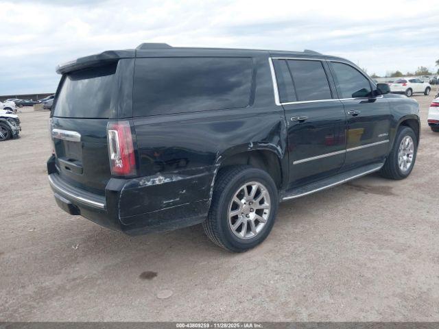 GMC Yukon Denali Image 8