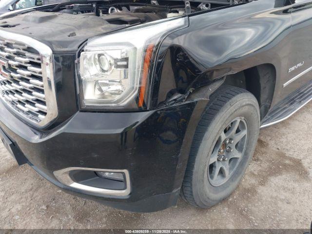 GMC Yukon Denali Image 10