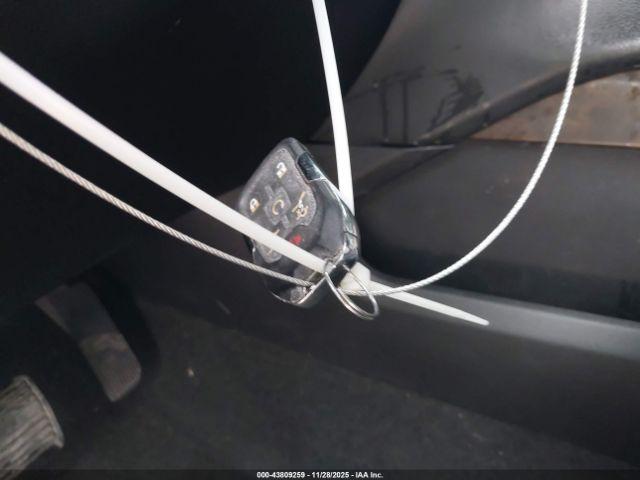 GMC Yukon Denali Image 9