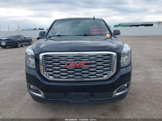 GMC Yukon Denali Image 4