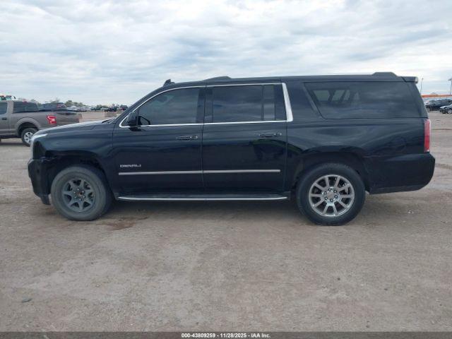 GMC Yukon Denali Image 11