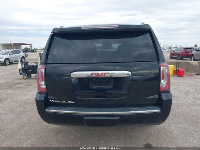 GMC Yukon Denali Image 2