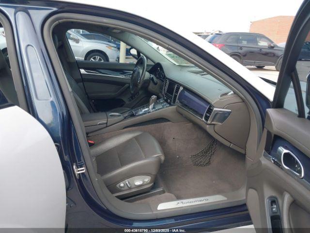 Porsche Panamera 4 Image 11