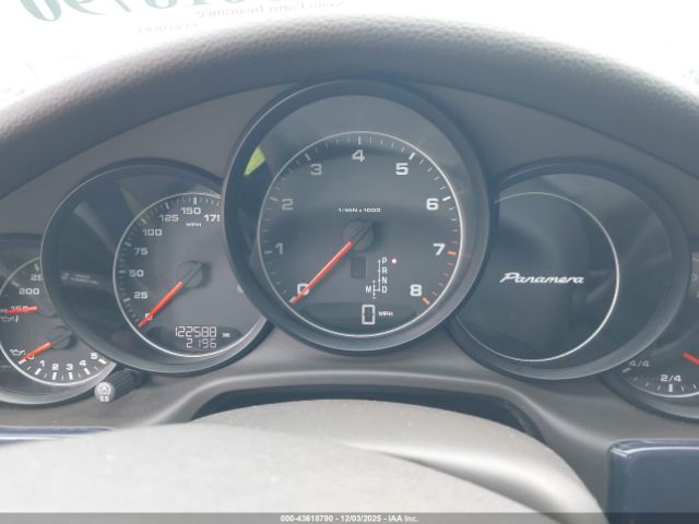 Porsche Panamera 4 Image 16