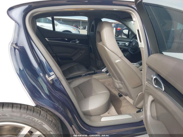 Porsche Panamera 4 Image 3