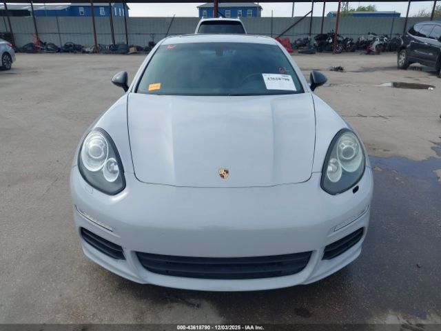 Porsche Panamera 4 Image 2