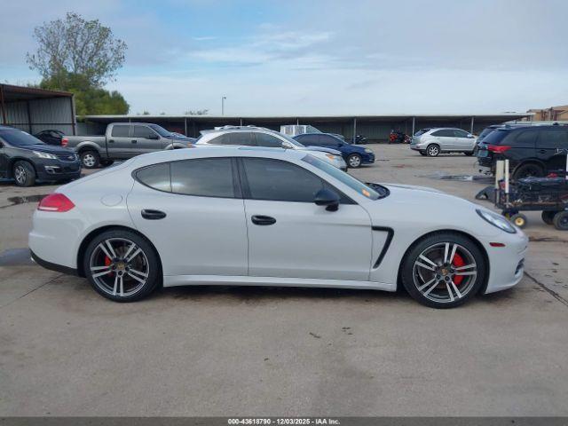 Porsche Panamera 4 Image 6