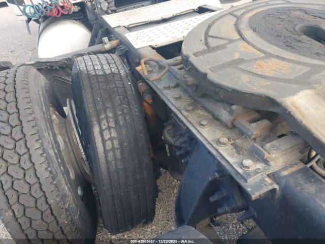 Freightliner Cascadia 125 Image 16