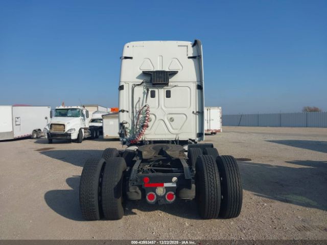 Freightliner Cascadia 125 Image 15