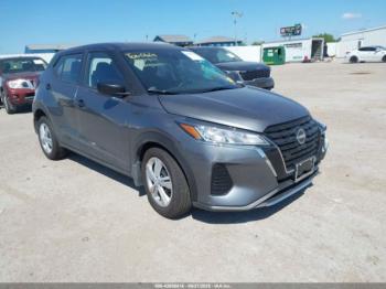  Salvage Nissan Kicks Play