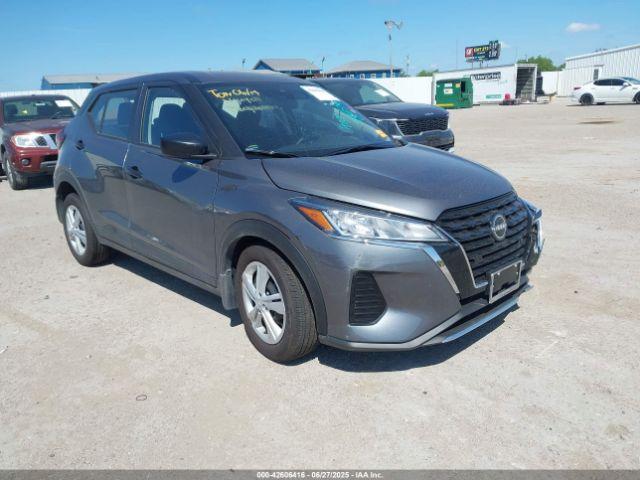  Salvage Nissan Kicks Play