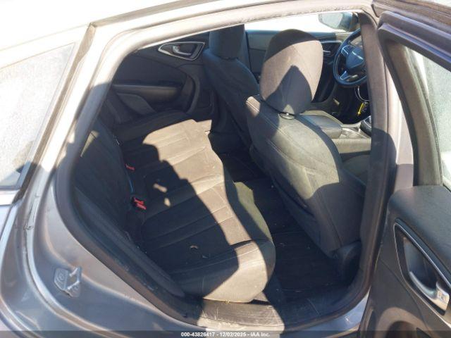 Chrysler 200 Limited Image 6