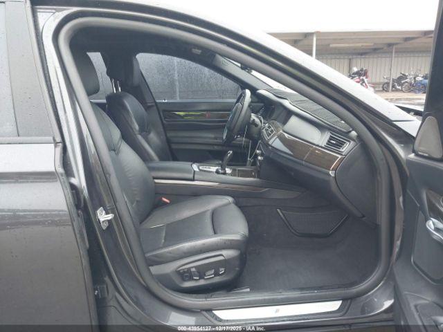 BMW 7 Series Image 4