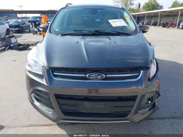 Ford Escape Titanium Image 10