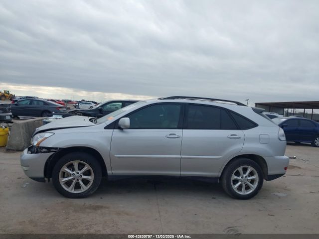 Lexus RX Image 17
