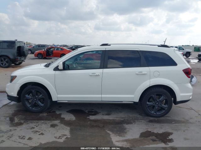 Dodge Journey Crossroad Image 15