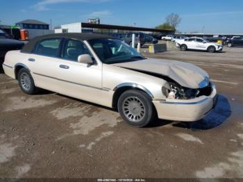  Salvage Lincoln Towncar