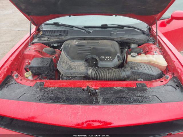 Dodge Challenger Sxt Image 8