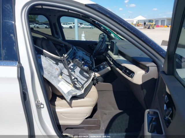 Lincoln Aviator Grand Touring Image 9