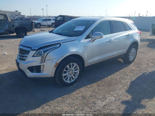 Cadillac XT5 Standard Image 3