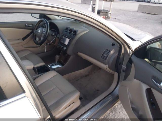 Nissan Altima 2.5 S Image 9