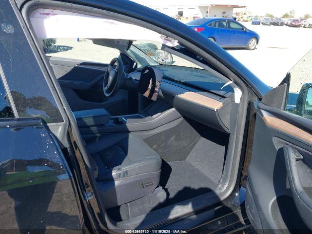 Tesla Model Y Long Range Dual Motor Rear-wheel Drive Image 14