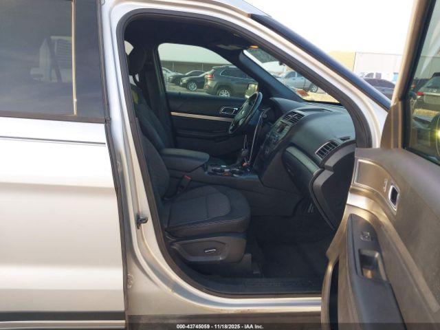 Ford Explorer Xlt Image 14