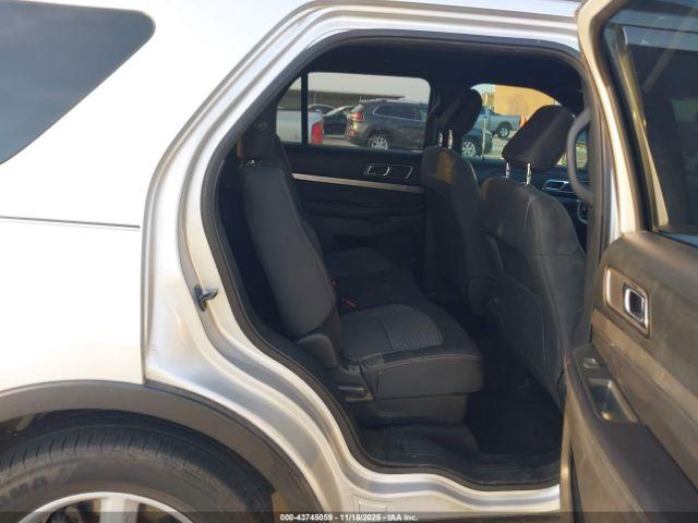 Ford Explorer Xlt Image 6