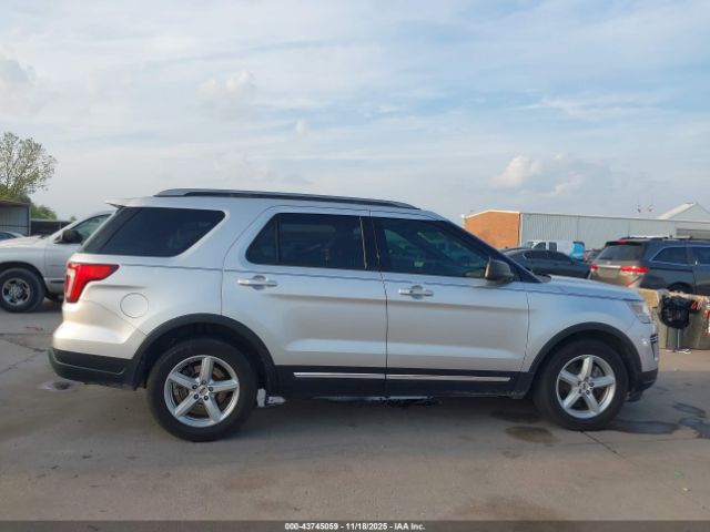 Ford Explorer Xlt Image 9