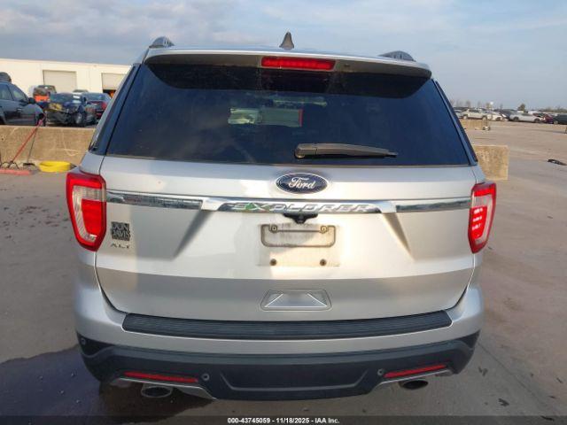Ford Explorer Xlt Image 13