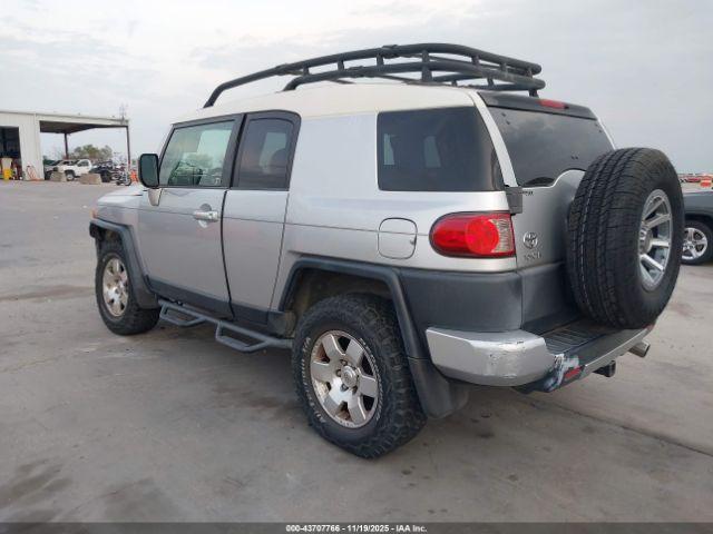 Toyota FJ Cruiser Image 14