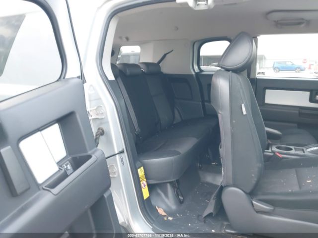 Toyota FJ Cruiser Image 10