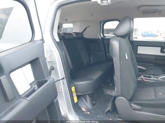 Toyota FJ Cruiser Image 10