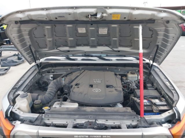 Toyota FJ Cruiser Image 12