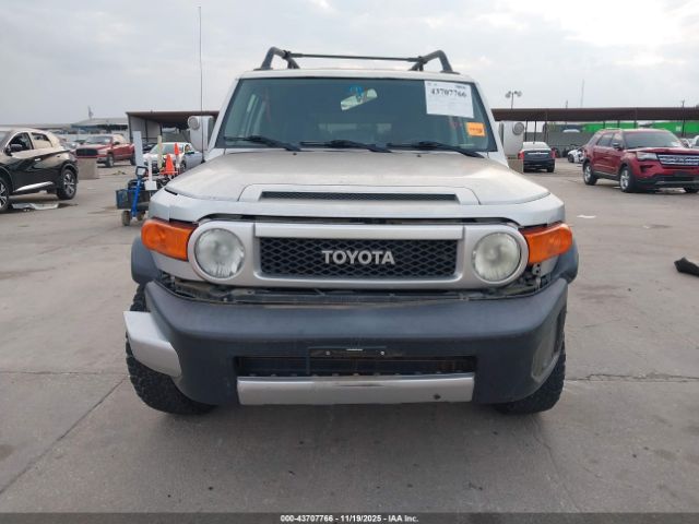 Toyota FJ Cruiser Image 16