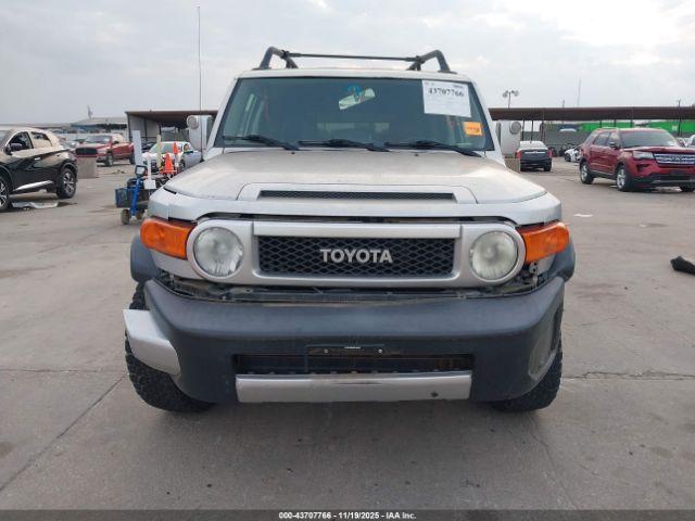 Toyota FJ Cruiser Image 16