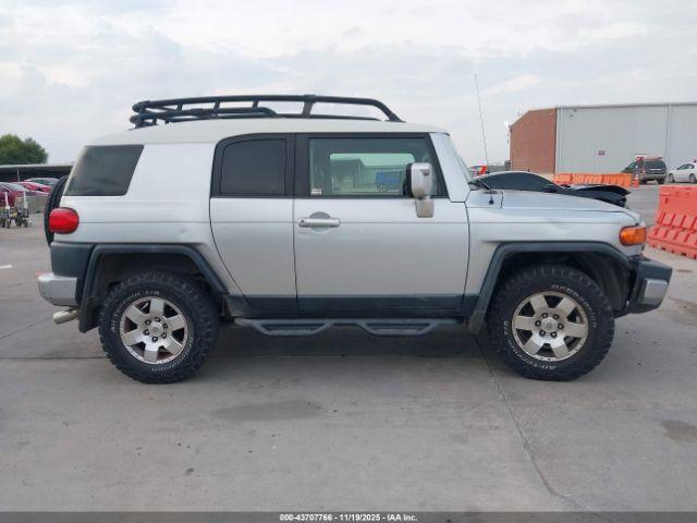 Toyota FJ Cruiser Image 9