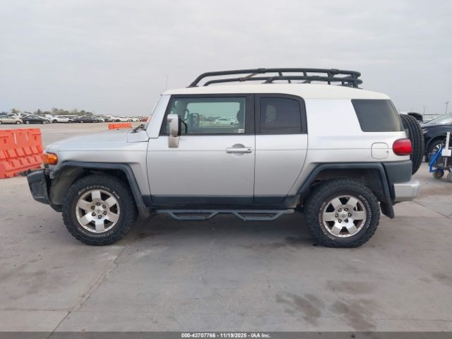 Toyota FJ Cruiser Image 13
