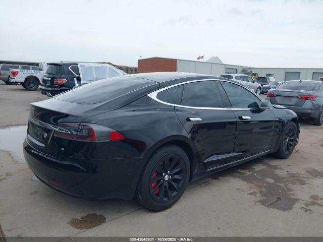 Tesla Model S Image 16