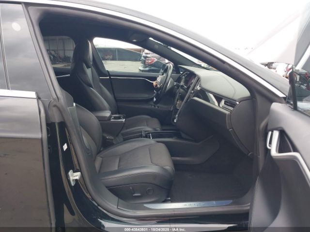 Tesla Model S Image 2