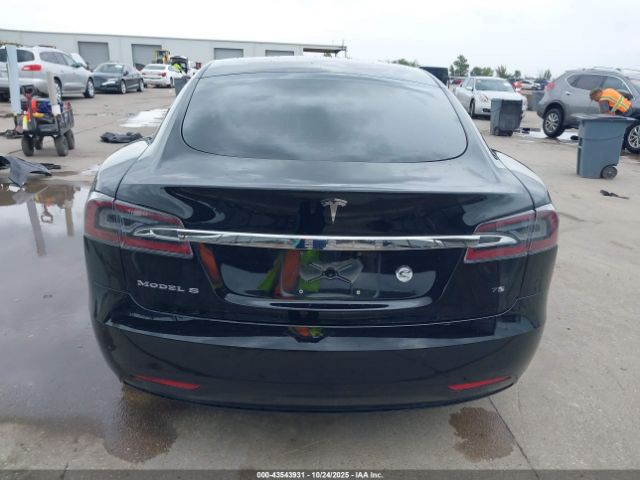 Tesla Model S Image 13