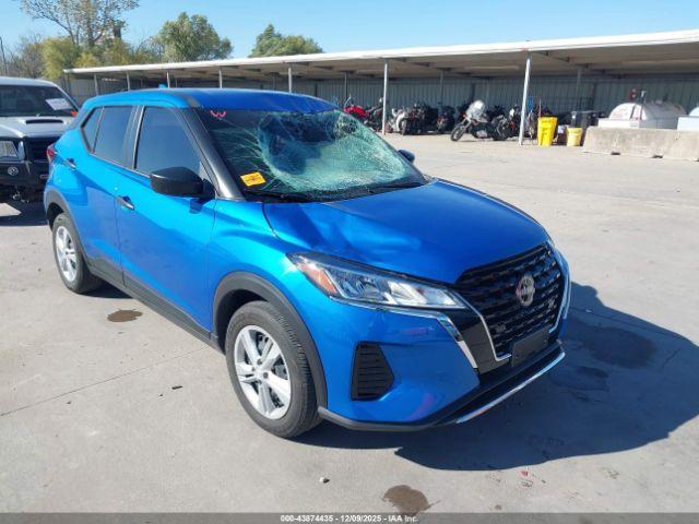  Salvage Nissan Kicks