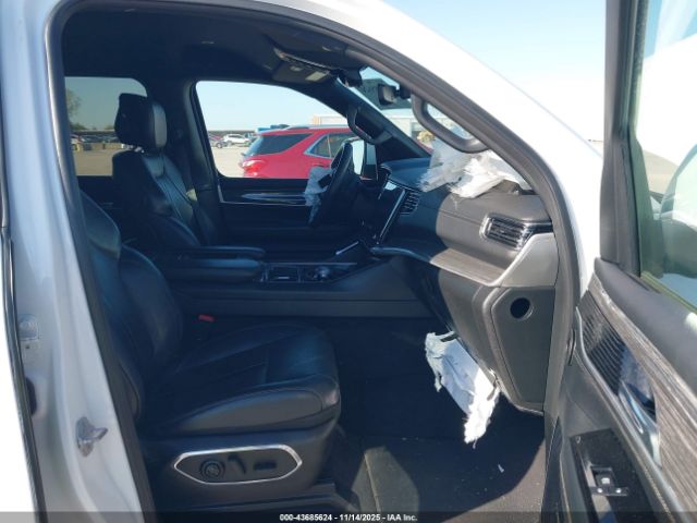 Jeep Wagoneer Series Ii 4x4 Image 14