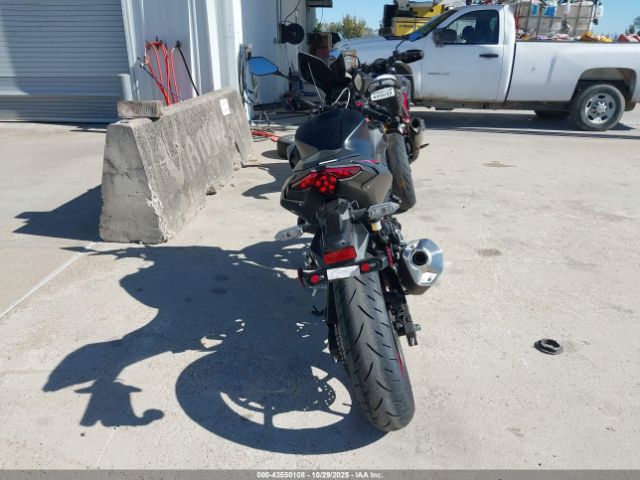 Kawasaki Er500 Image 5