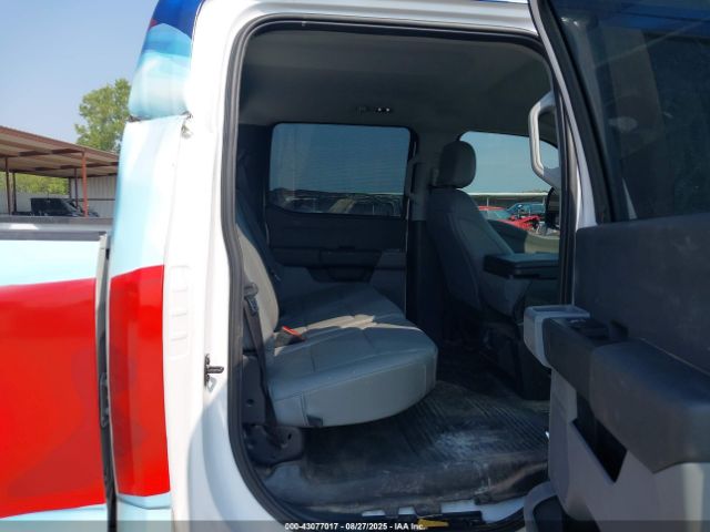 Ford F-350 Xl Image 4