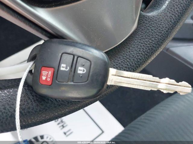 Toyota RAV4 Le Image 8