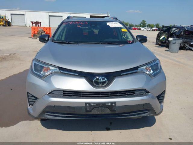 Toyota RAV4 Le Image 7