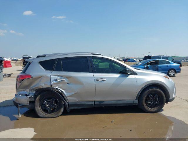 Toyota RAV4 Le Image 11