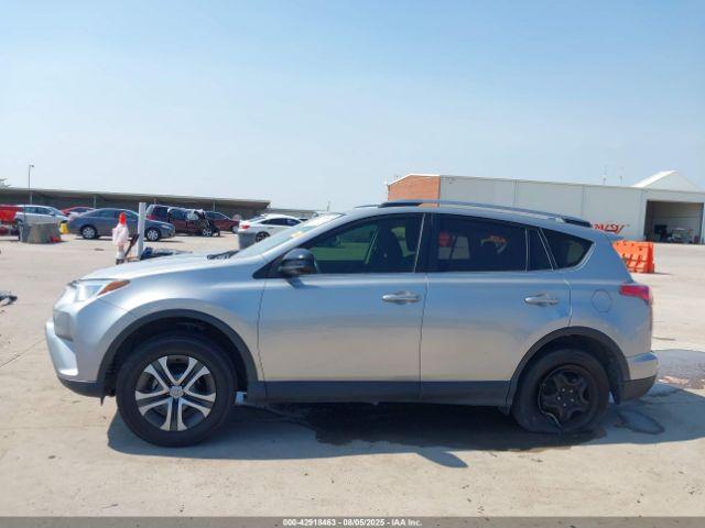 Toyota RAV4 Le Image 15